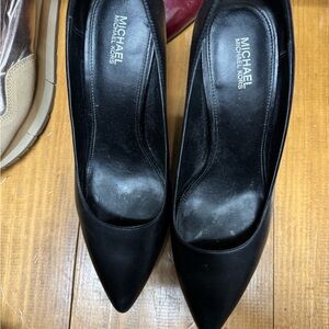 MICHAEL Michael Kors Black Pointed-Toe Leather Pumps